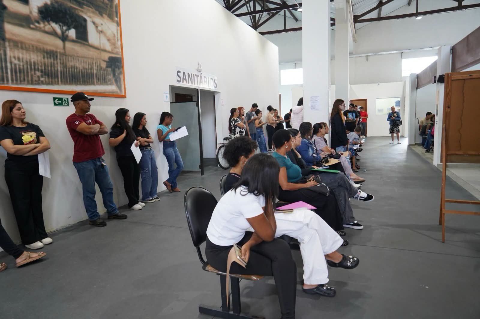 Equipe do McDonald’s realiza entrevistas de emprego no PAT de Lorena