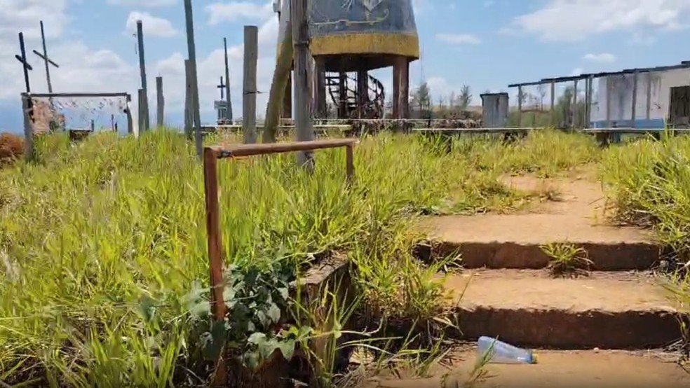 Mirante com imagem de Nossa Senhora Aparecida apresenta sinais de abandono